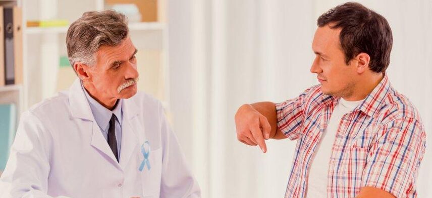 Le médecin donne des conseils pour prévenir la prostatite.